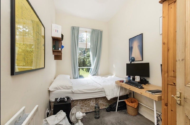 Room Emmanuel Road in Greater London