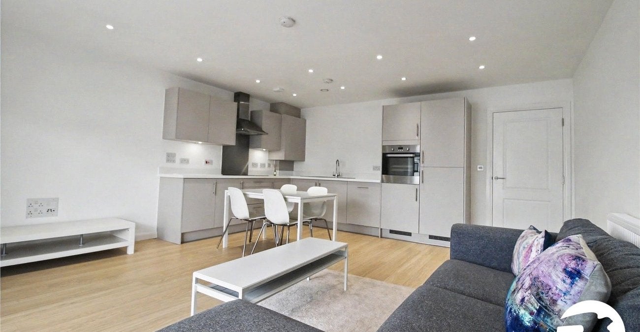 Flat Sanderling Way in Dartford