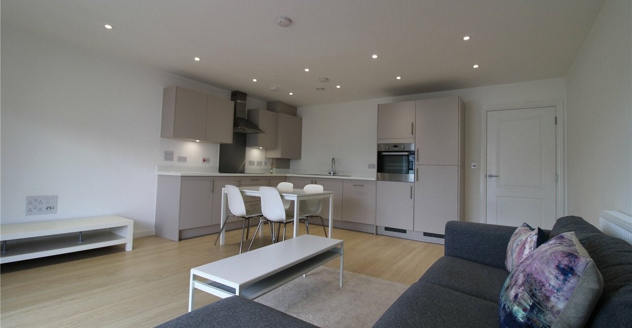 Flat Sanderling Way in Dartford
