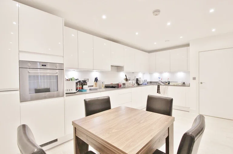 Flat Hammersmith Road in Greater London
