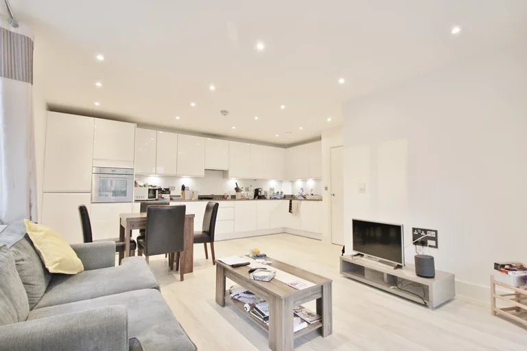 Flat Hammersmith Road in Greater London