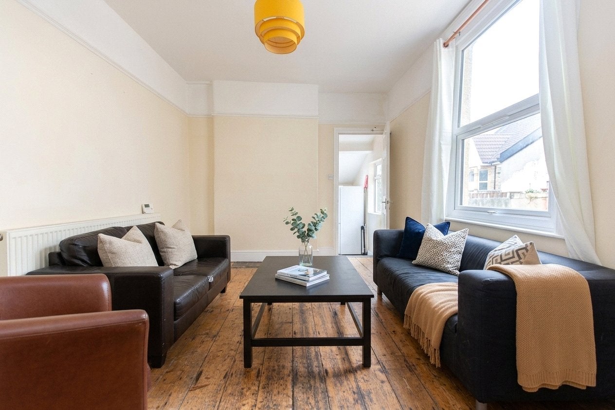 Room Seymour Avenue in Bristol