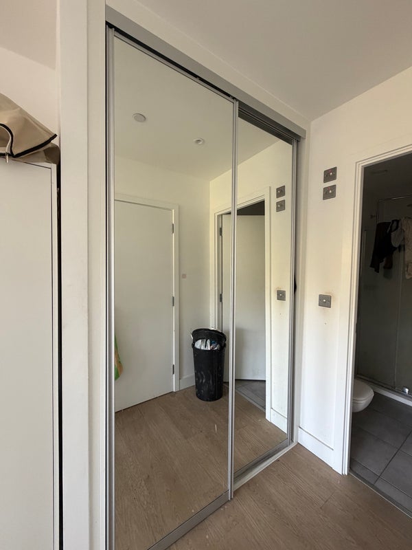 Flat Park Lane in Greater London