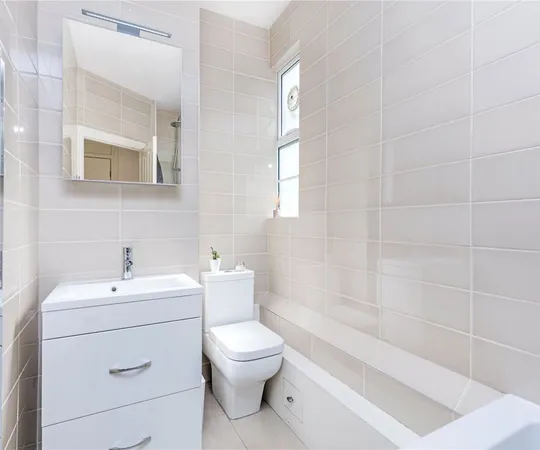 Flat Sloane Avenue in Greater London