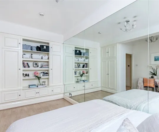 Flat Sloane Avenue in Greater London