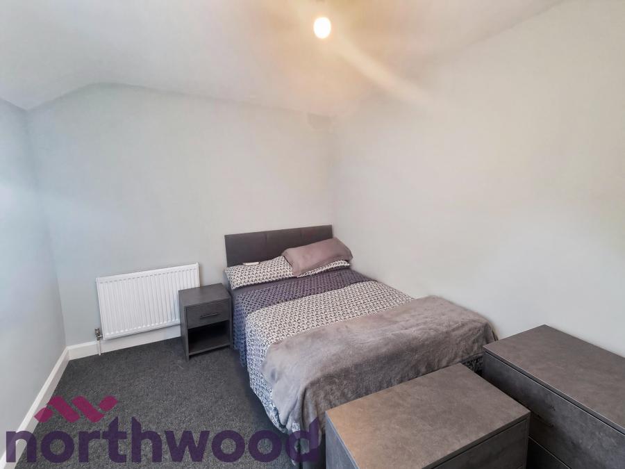 Room Plumtre Avenue in Warrington