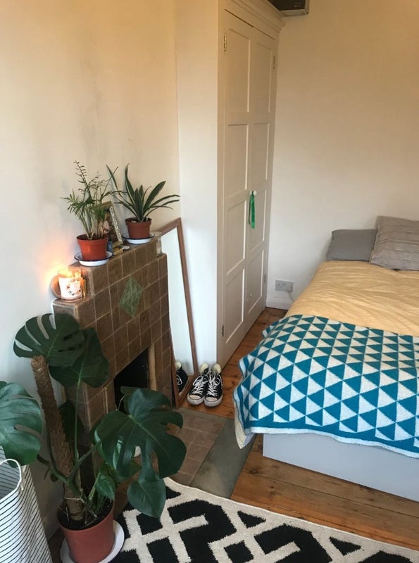 Room Trelawn Road in Greater London