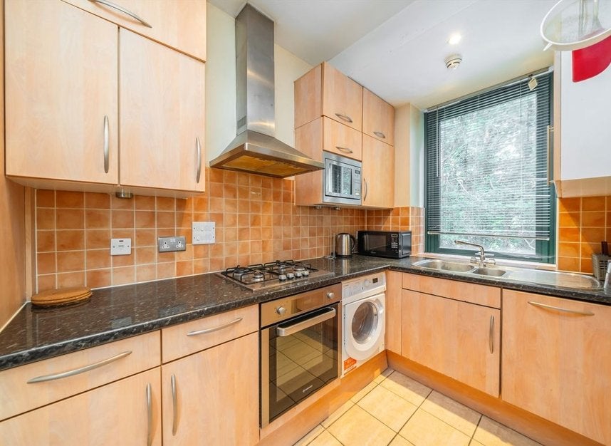 Flat Brunswick Road in Greater London