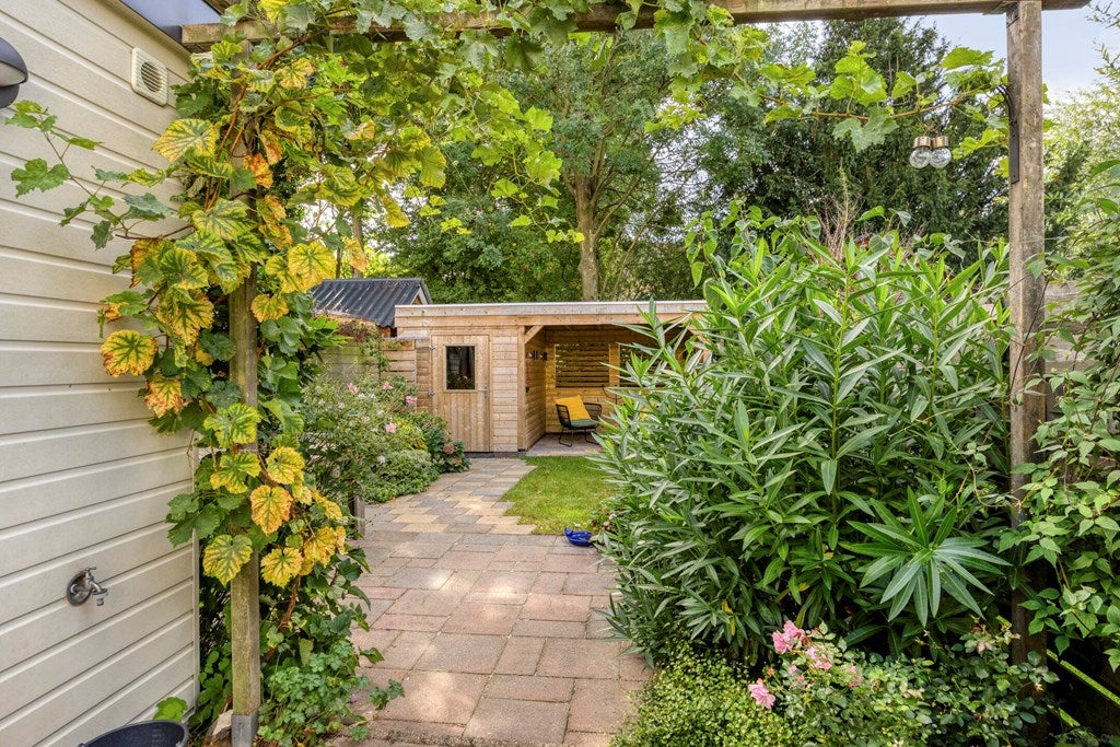 Tussenwoning te koop: Oostsingel 34, Schiedam