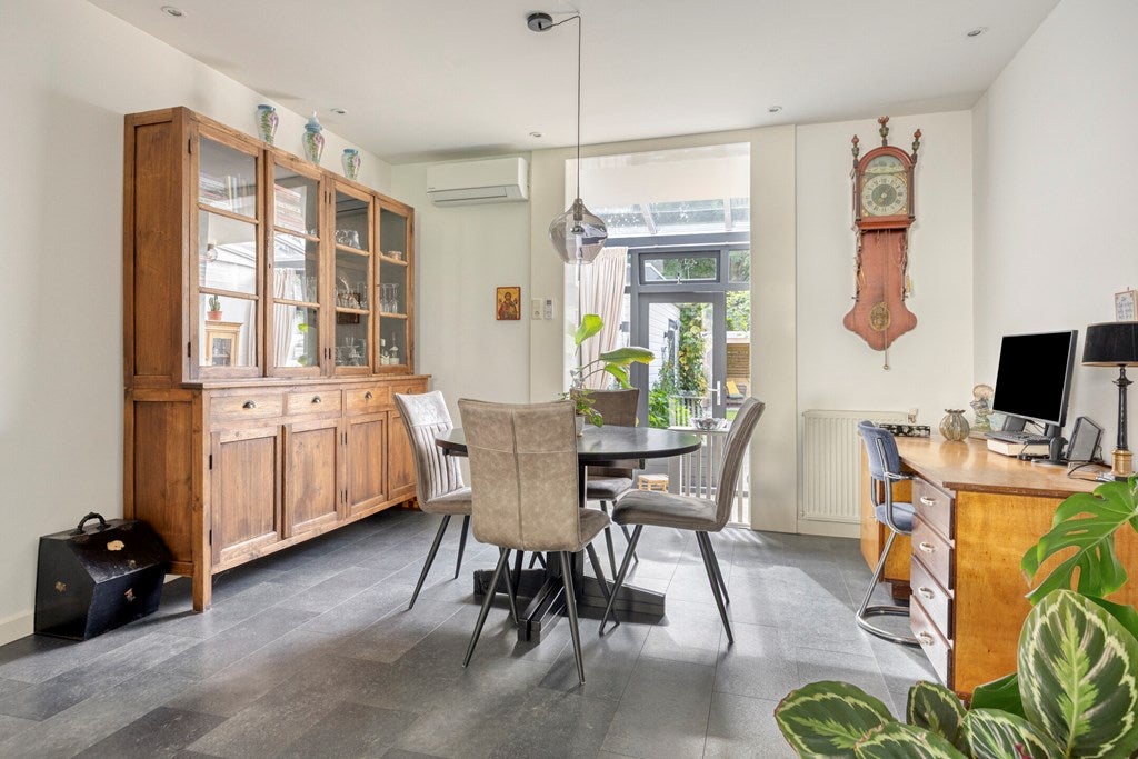Tussenwoning te koop: Oostsingel 34, Schiedam
