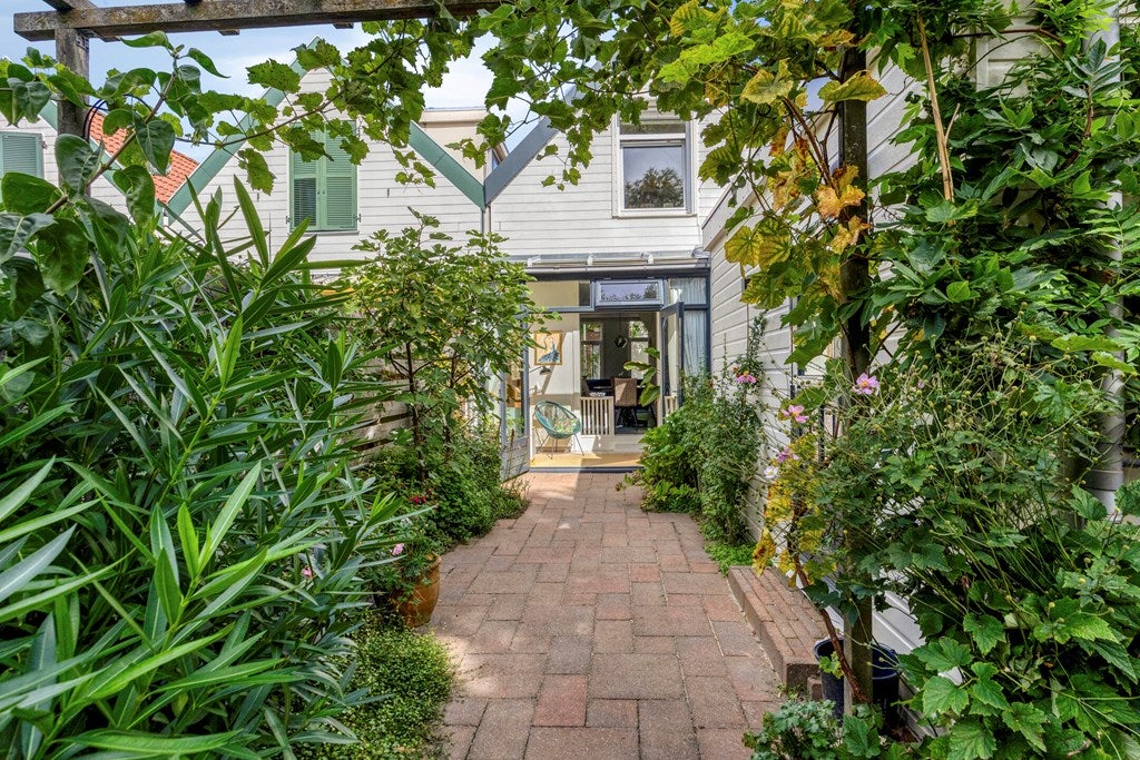 Tussenwoning te koop: Oostsingel 34, Schiedam