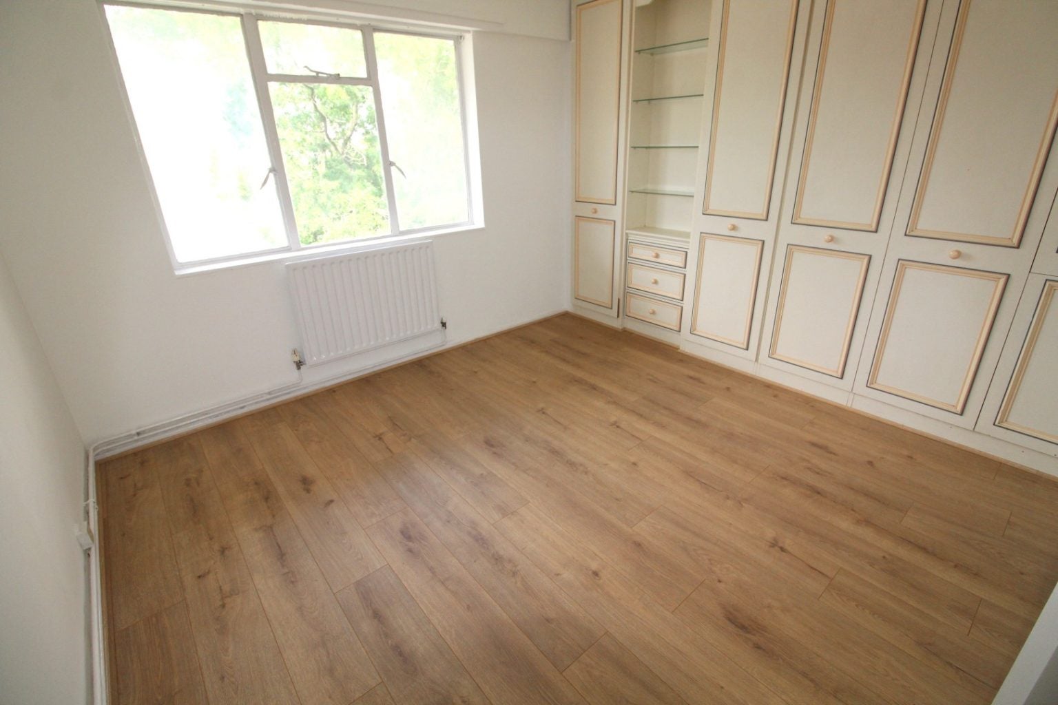 Flat Gilpin Crescent in Greater London