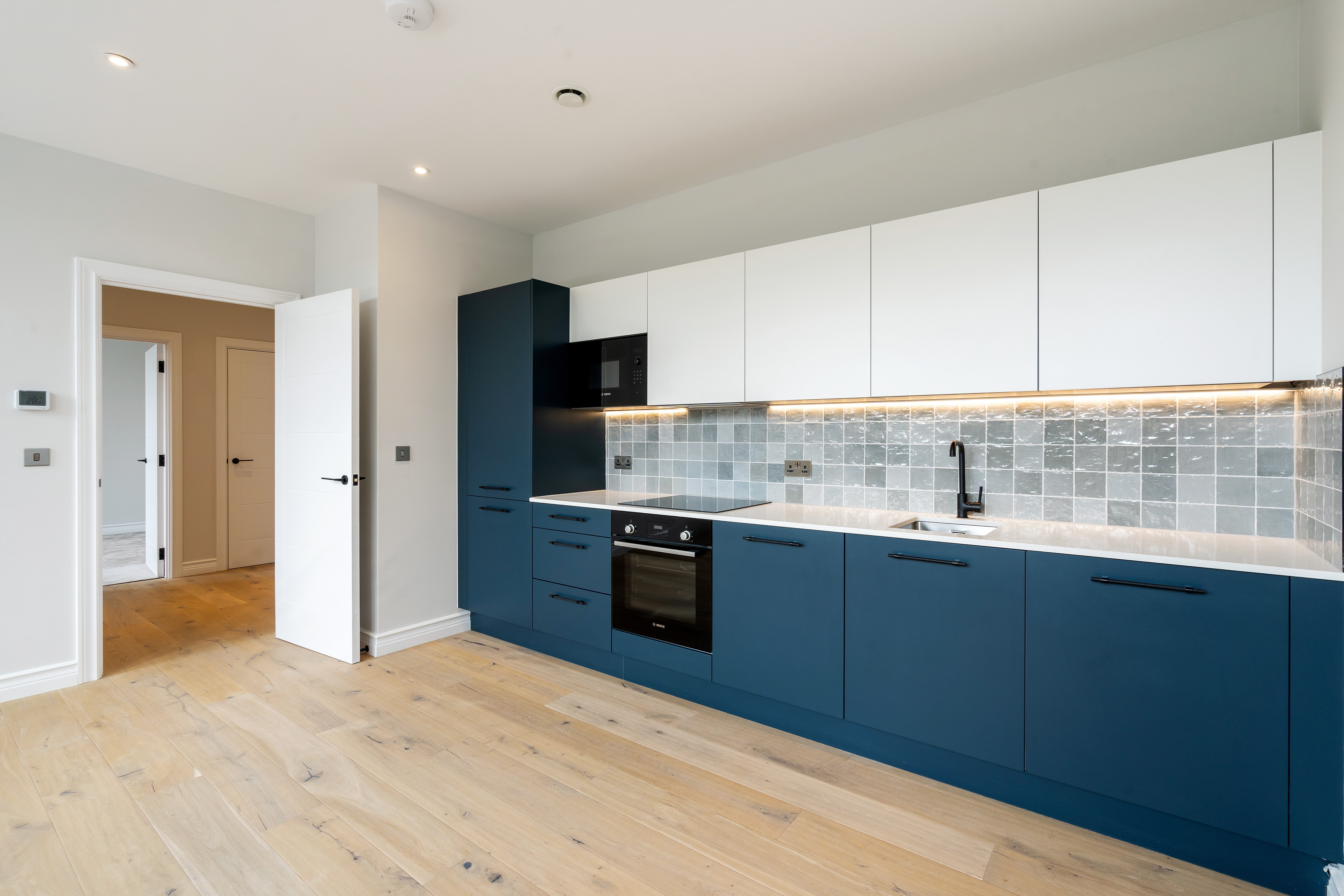Flat Littleworth Road in Elmbridge