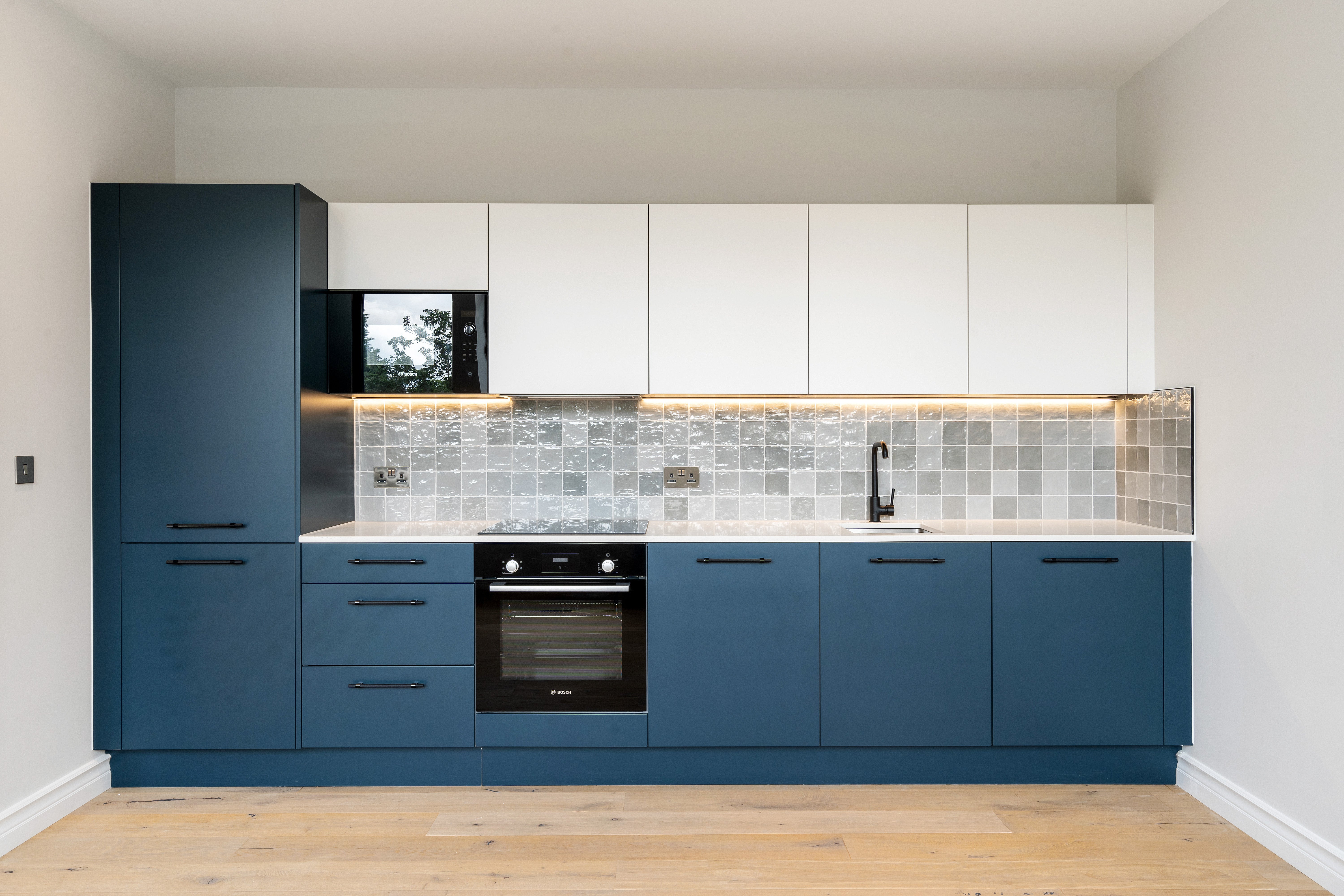 Flat Littleworth Road in Elmbridge