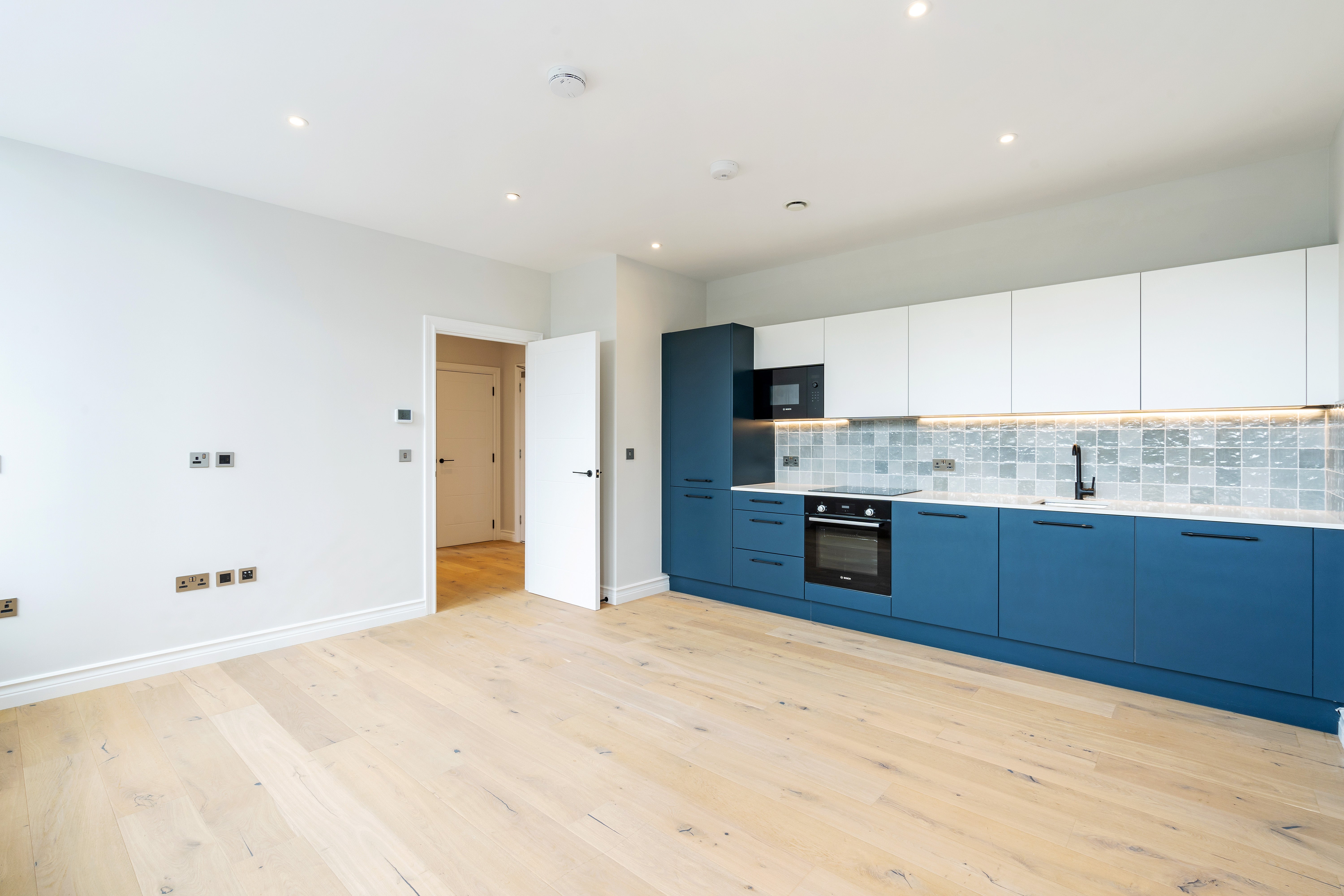 Flat Littleworth Road in Elmbridge