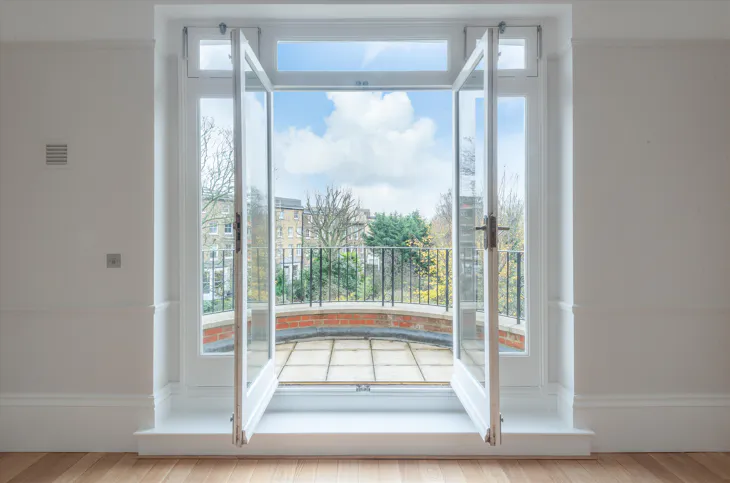 Flat Belsize Grove in Greater London