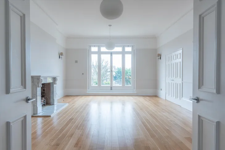 Flat Belsize Grove in Greater London