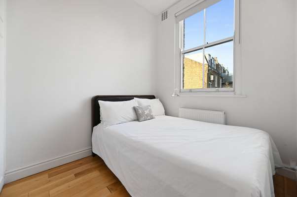 Flat Shepherds Bush Road in Greater London