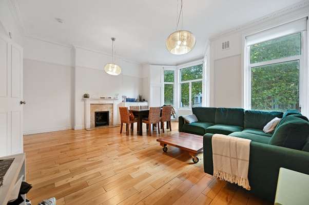 Flat Shepherds Bush Road in Greater London