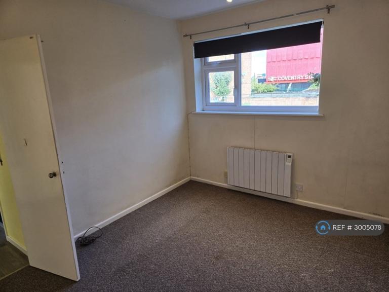 Flat Michaelmas Road in Coventry