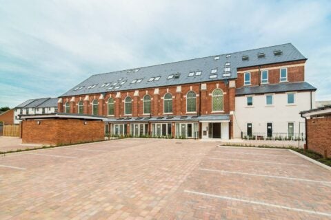 Flat Northbrook Crescent in Basingstoke and Deane