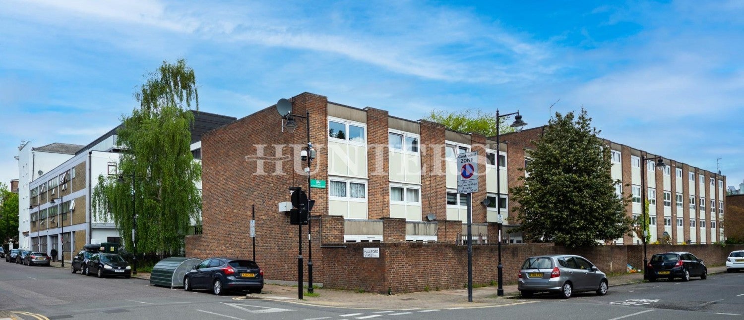 House Ecclesbourne Road in Greater London