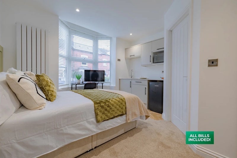 Room Hurcott Road in Wyre Forest