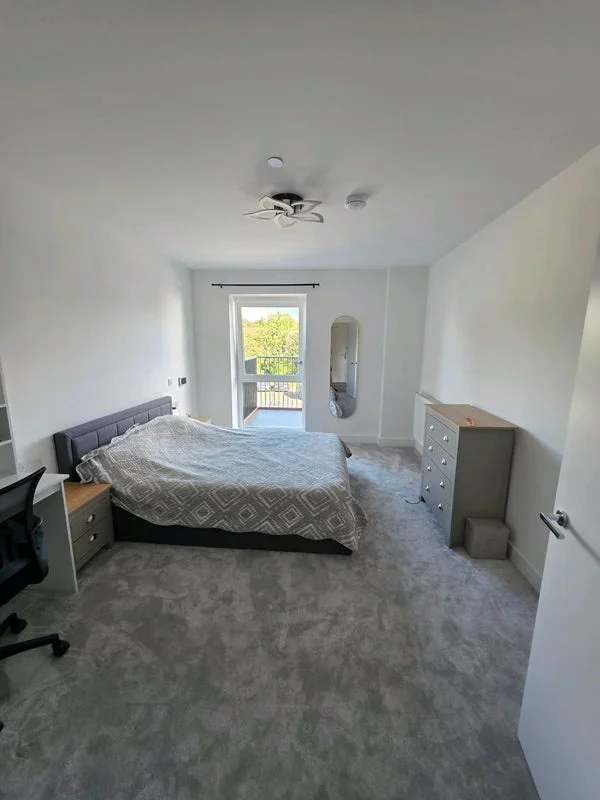 Room Hyde Estate Road in Greater London