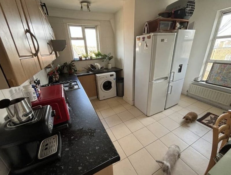 Room Priory Road in Greater London