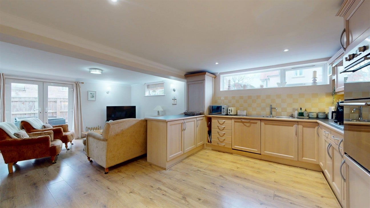 Flat Victoria Avenue in Swanage