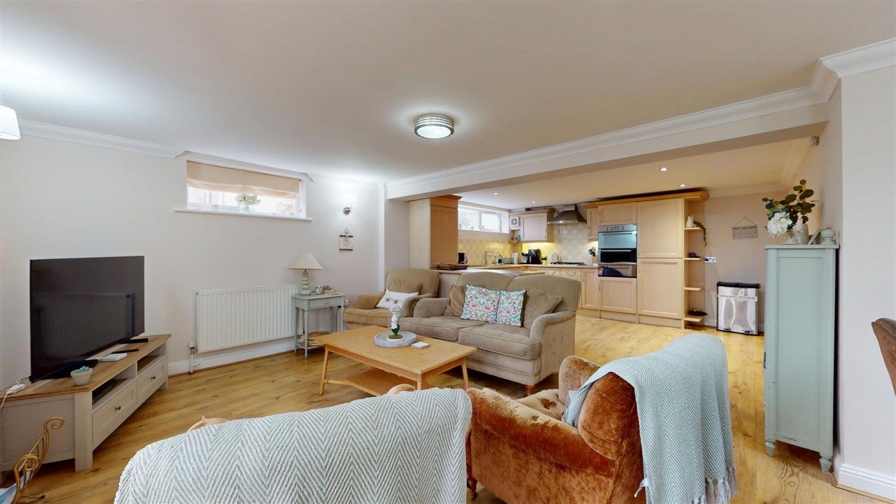 Flat Victoria Avenue in Swanage