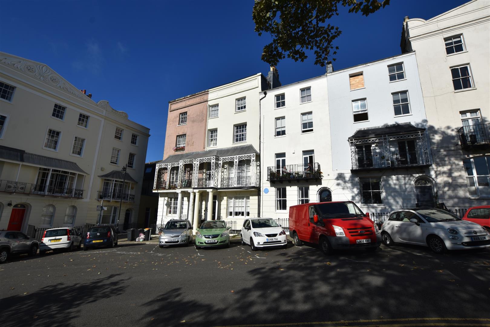 Flat Wellington Square in St Leonards