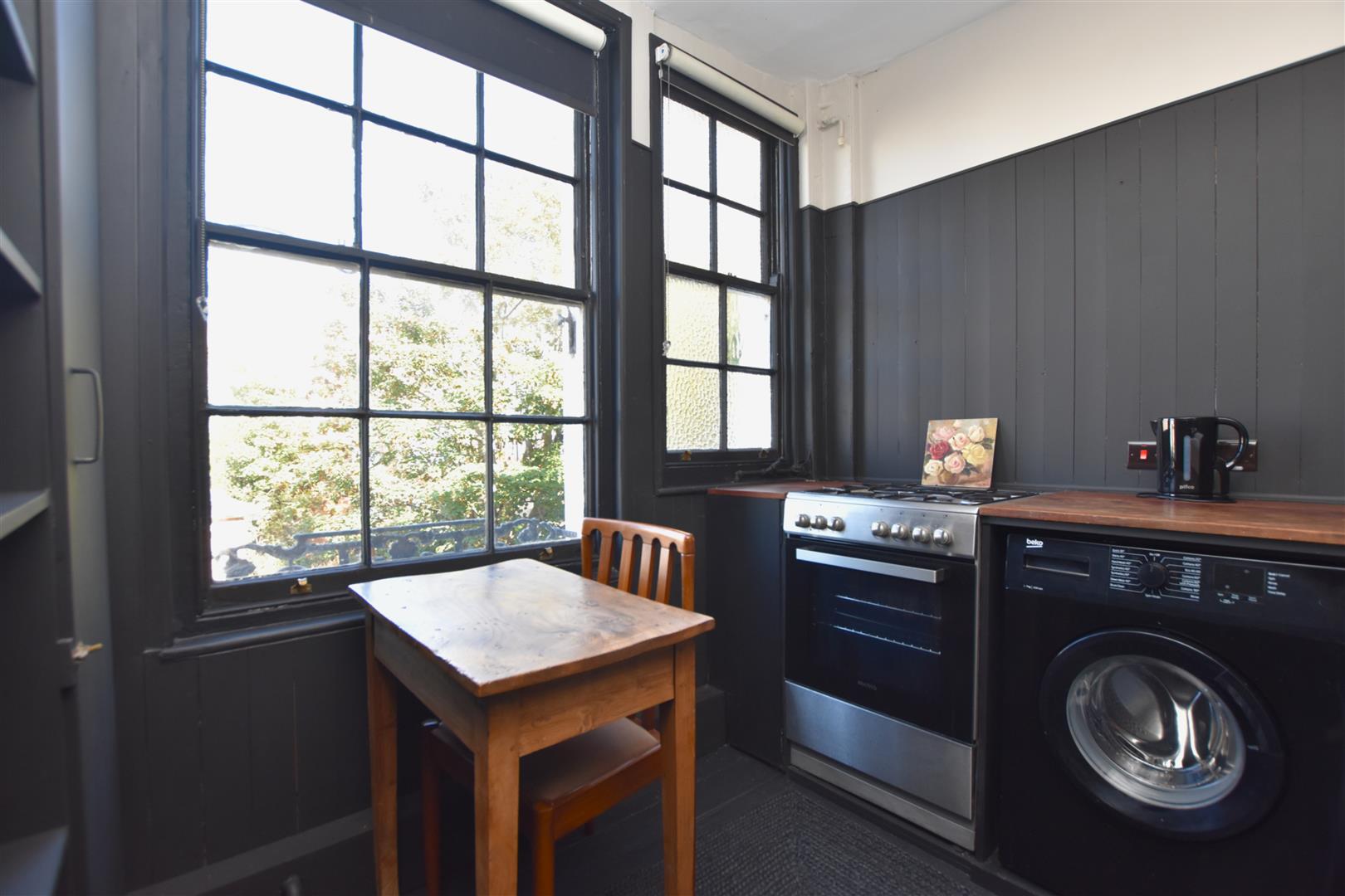 Flat Wellington Square in St Leonards