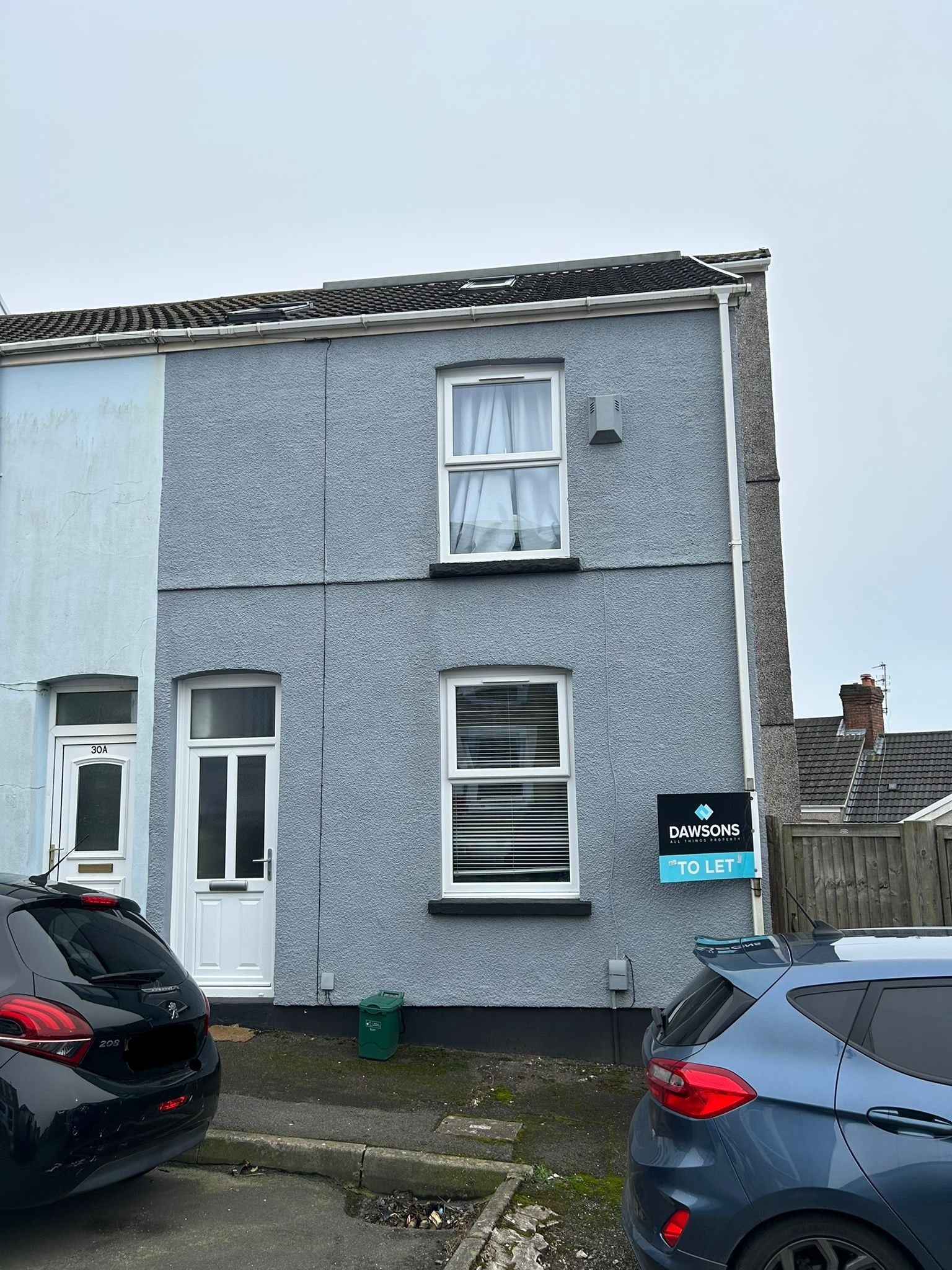 Flat Edgeware Road in Swansea