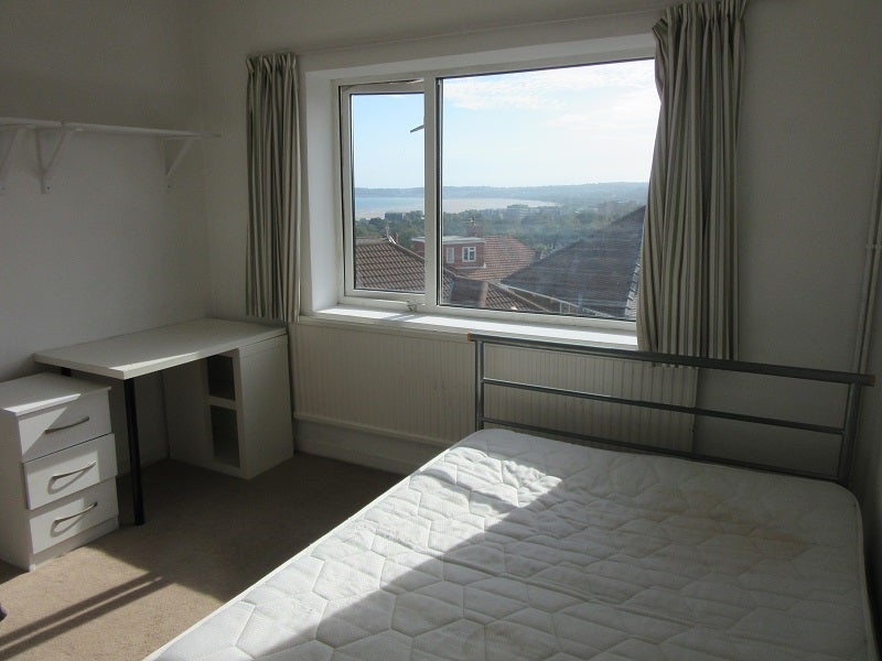 Flat Edgeware Road in Swansea