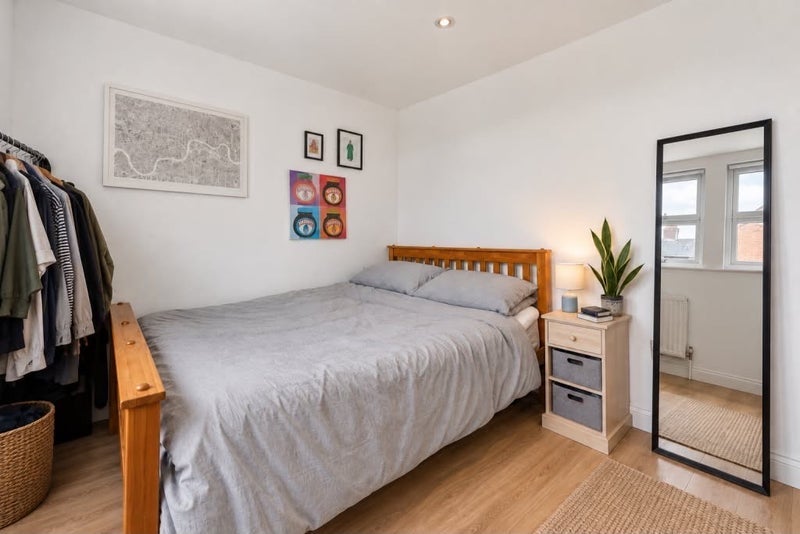 Room Powerscroft Road in Greater London
