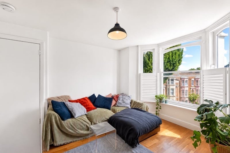 Room Powerscroft Road in Greater London