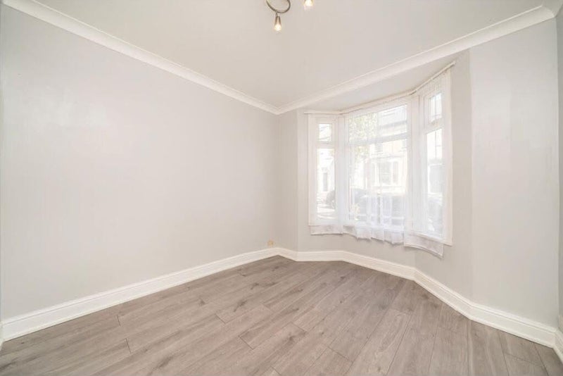 Flat Powerscroft Road in Greater London