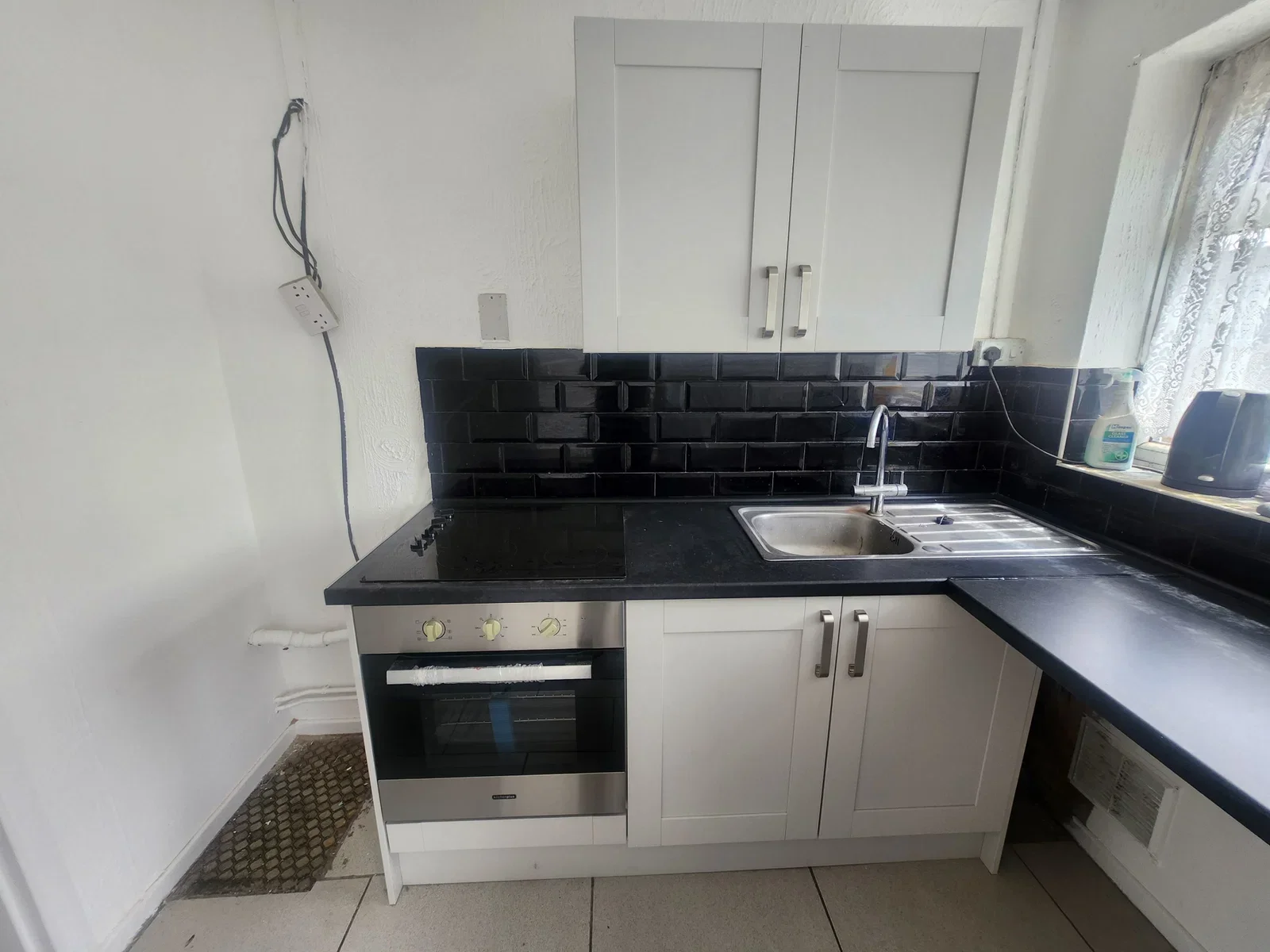 Flat Tudor Court in Sandwell