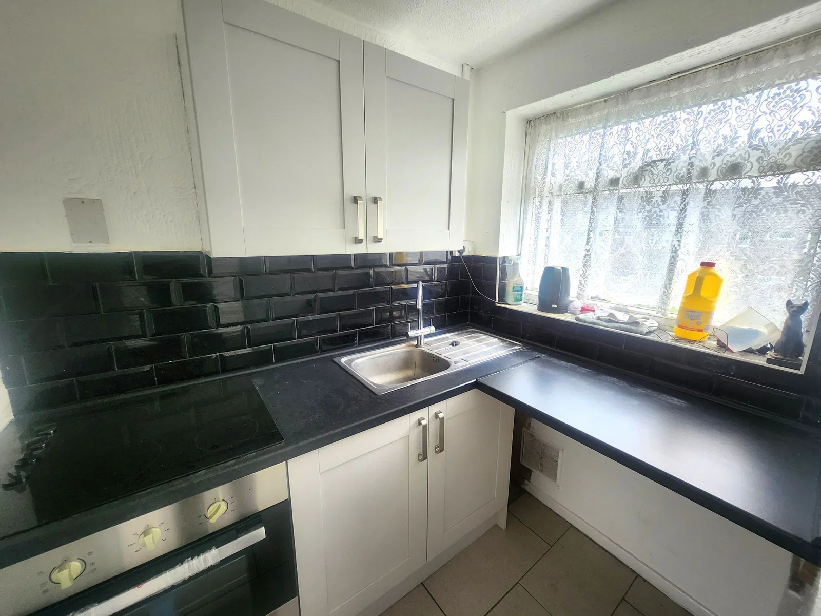 Flat Tudor Court in Sandwell