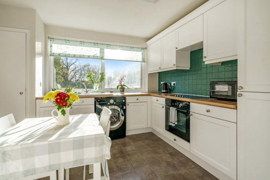 Flat Maxwell Road in Greater London
