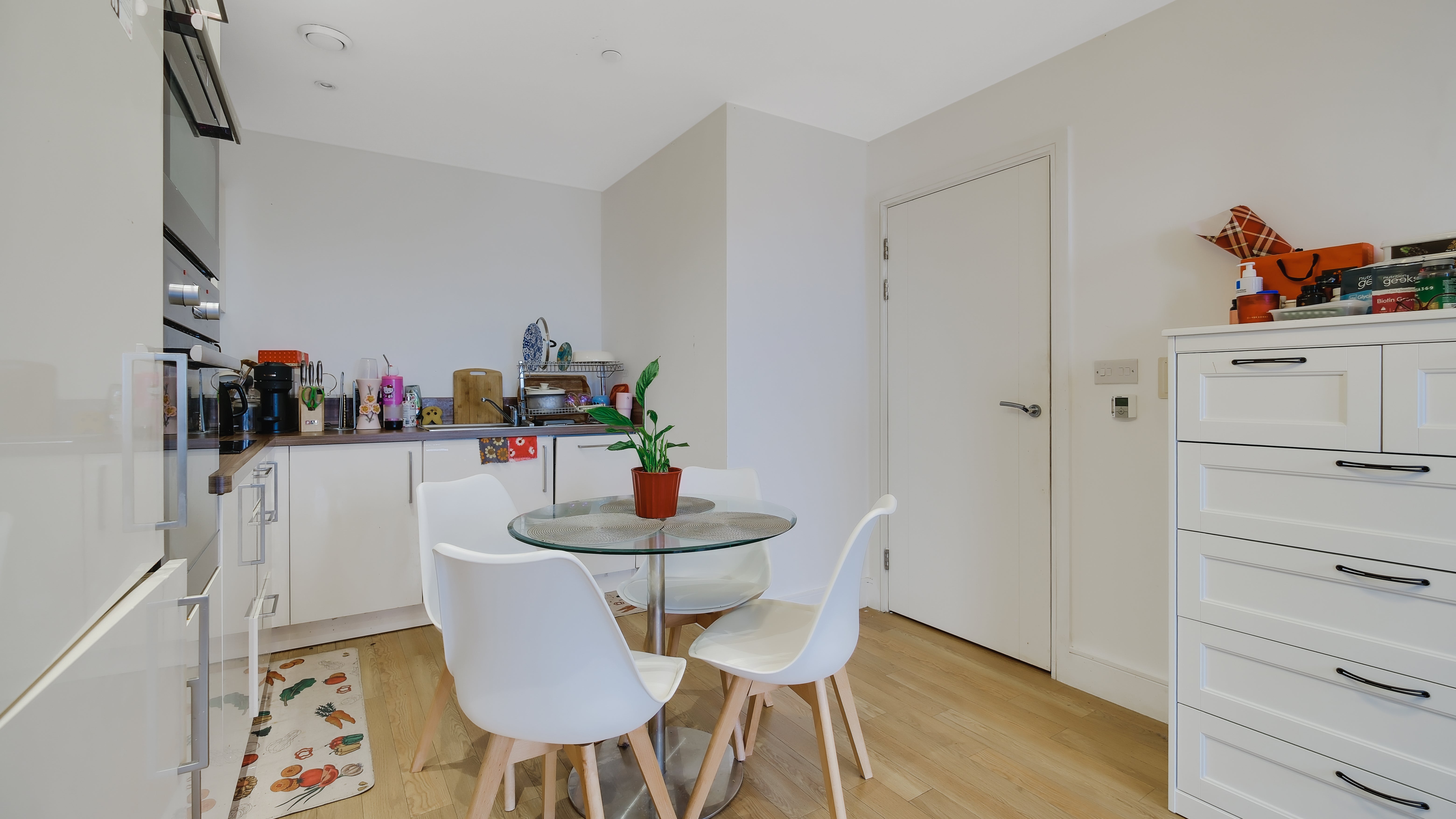 Flat Hannaford Walk in Greater London