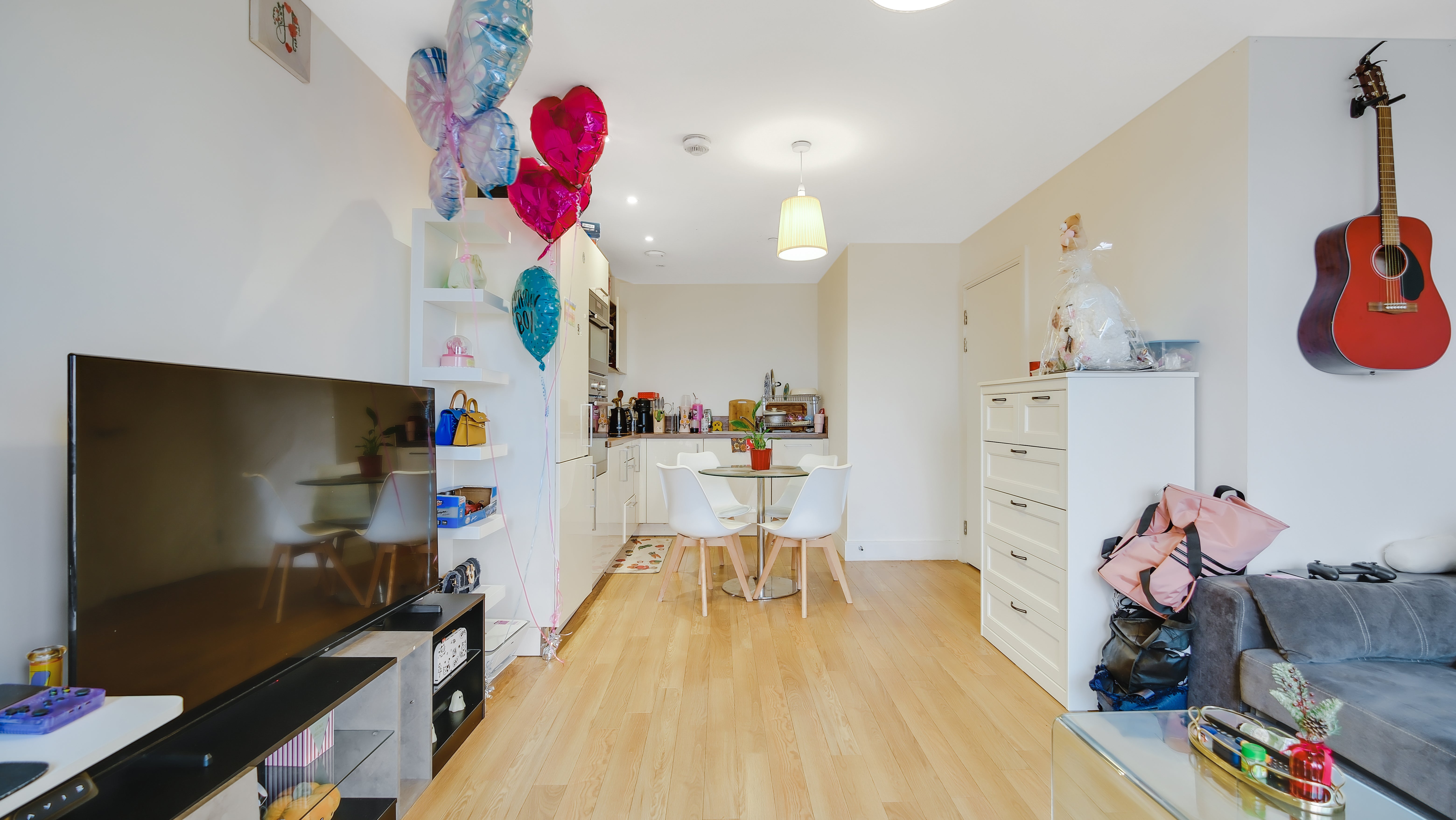 Flat Hannaford Walk in Greater London