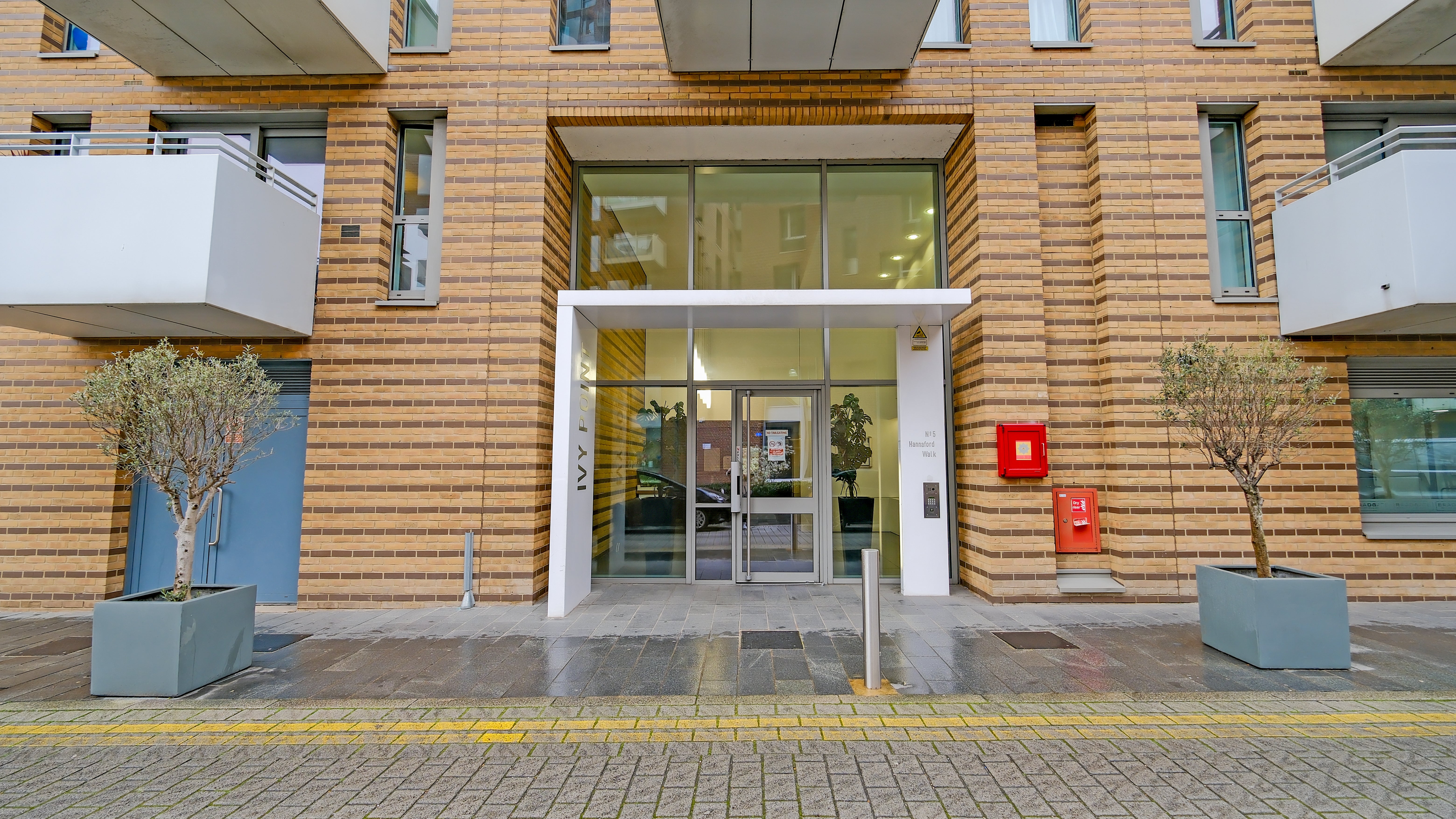 Flat Hannaford Walk in Greater London