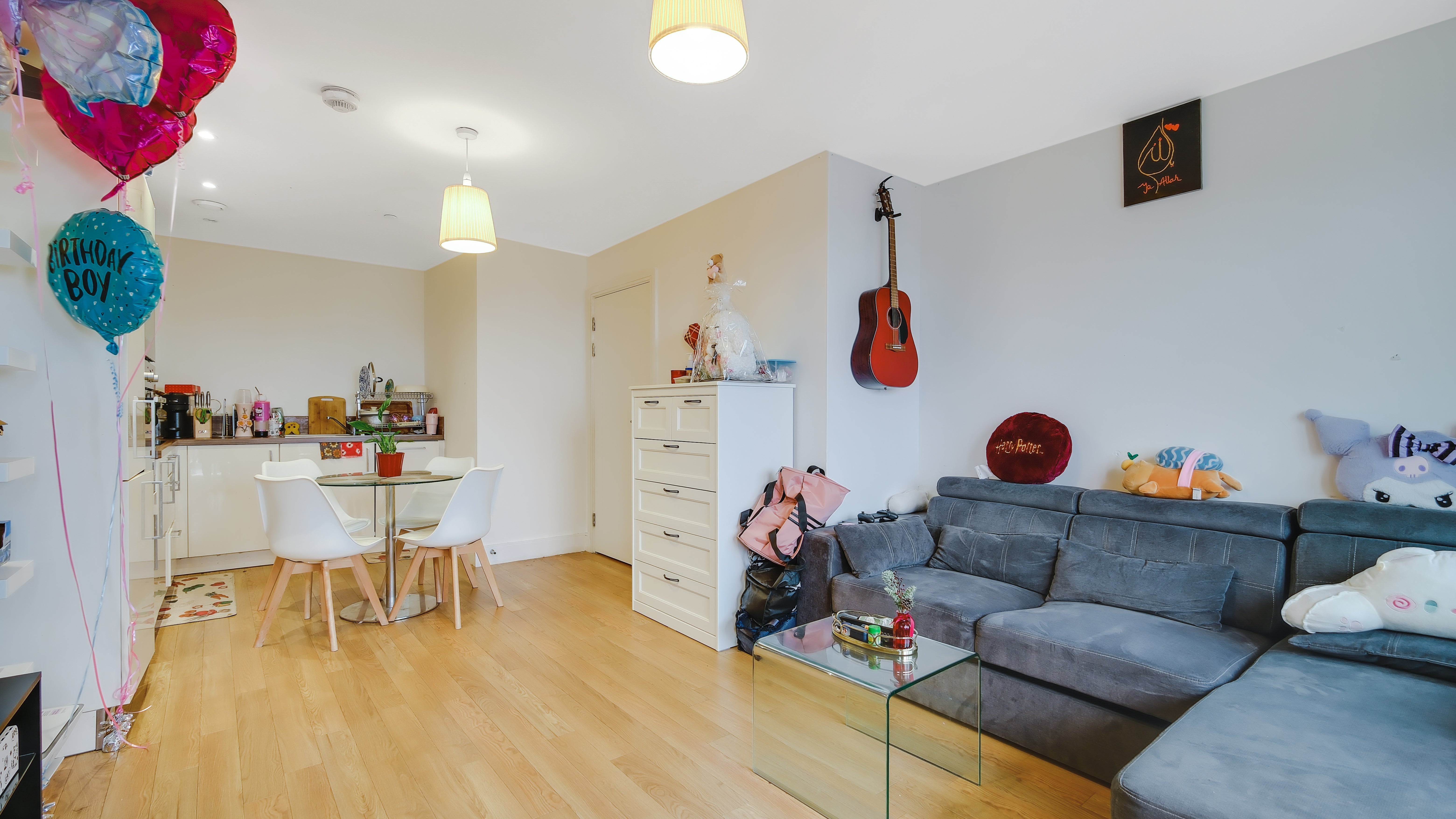 Flat Hannaford Walk in Greater London