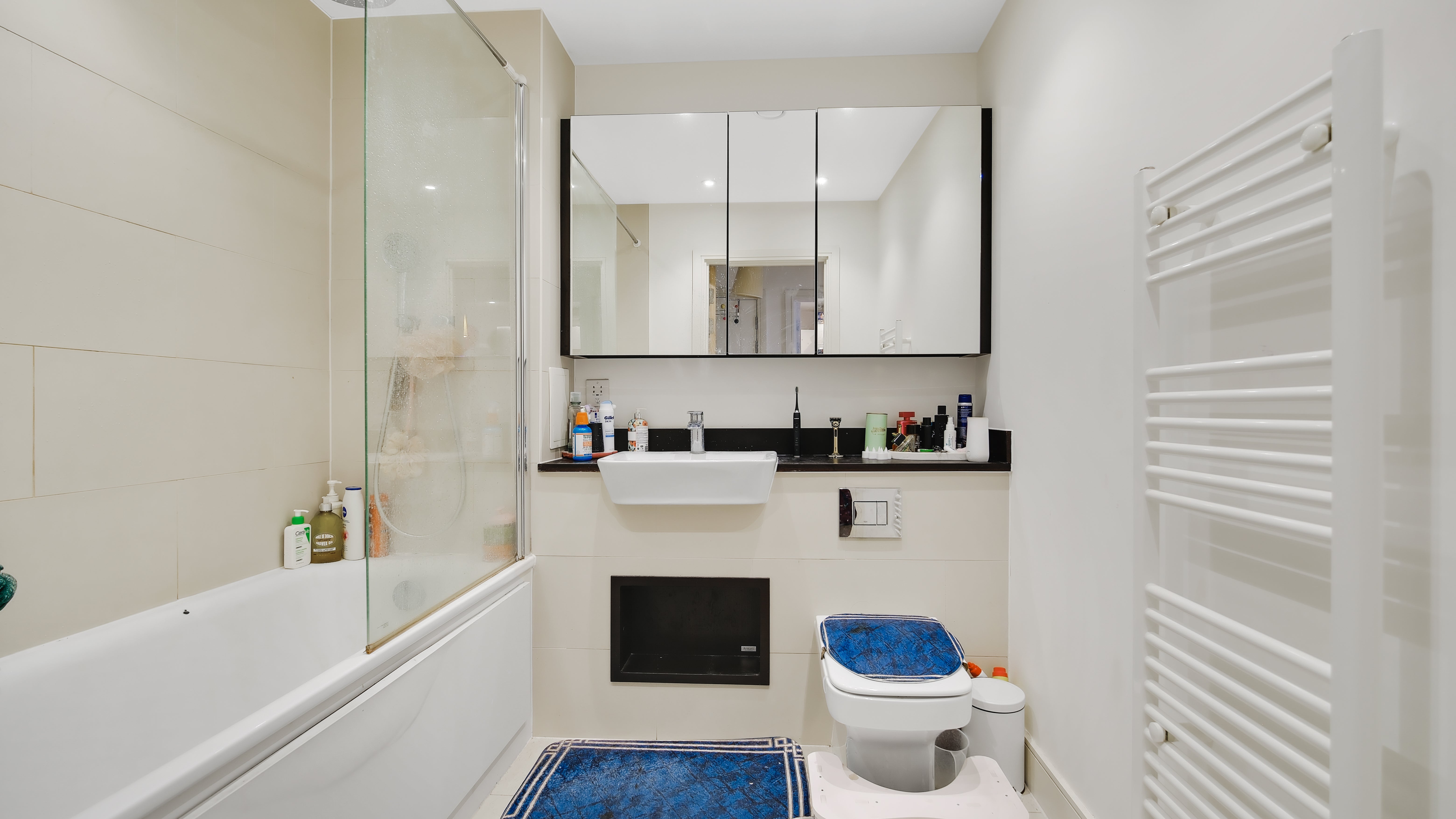 Flat Hannaford Walk in Greater London