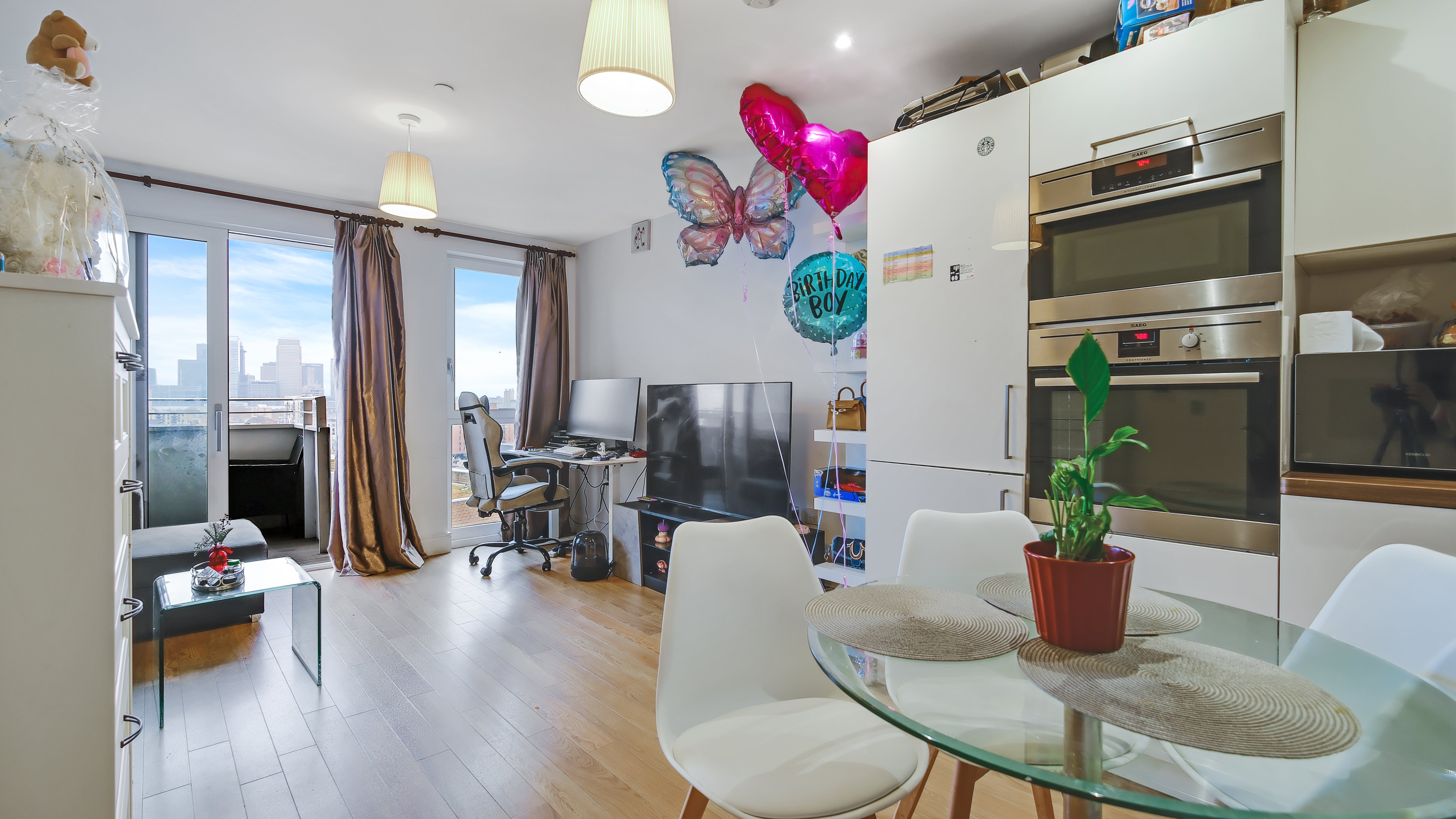 Flat Hannaford Walk in Greater London