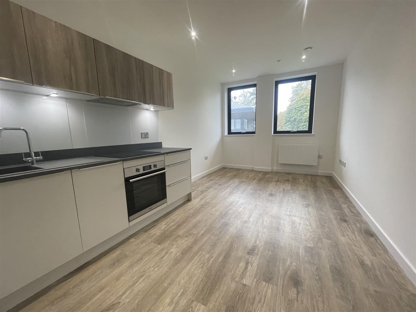 Flat Ashwood Way in Basingstoke and Deane