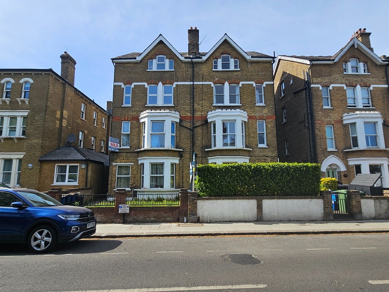 Flat Ferry Road in Greater London