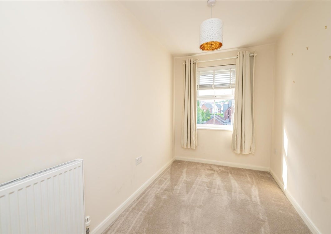 Flat Bloomfield Crescent in Dawley